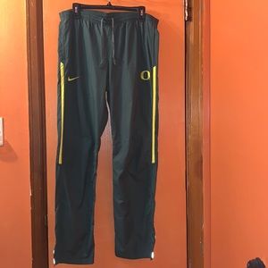 NIKE Running Sweatpants Green color Size M w/ ankle zipper n drawstring closure
